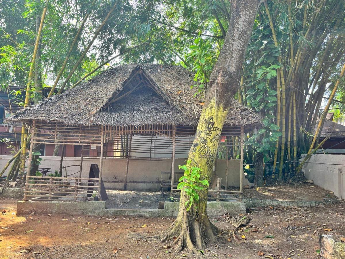 Bava Beach Resort & Retreat Center Varkala Exteriör bild