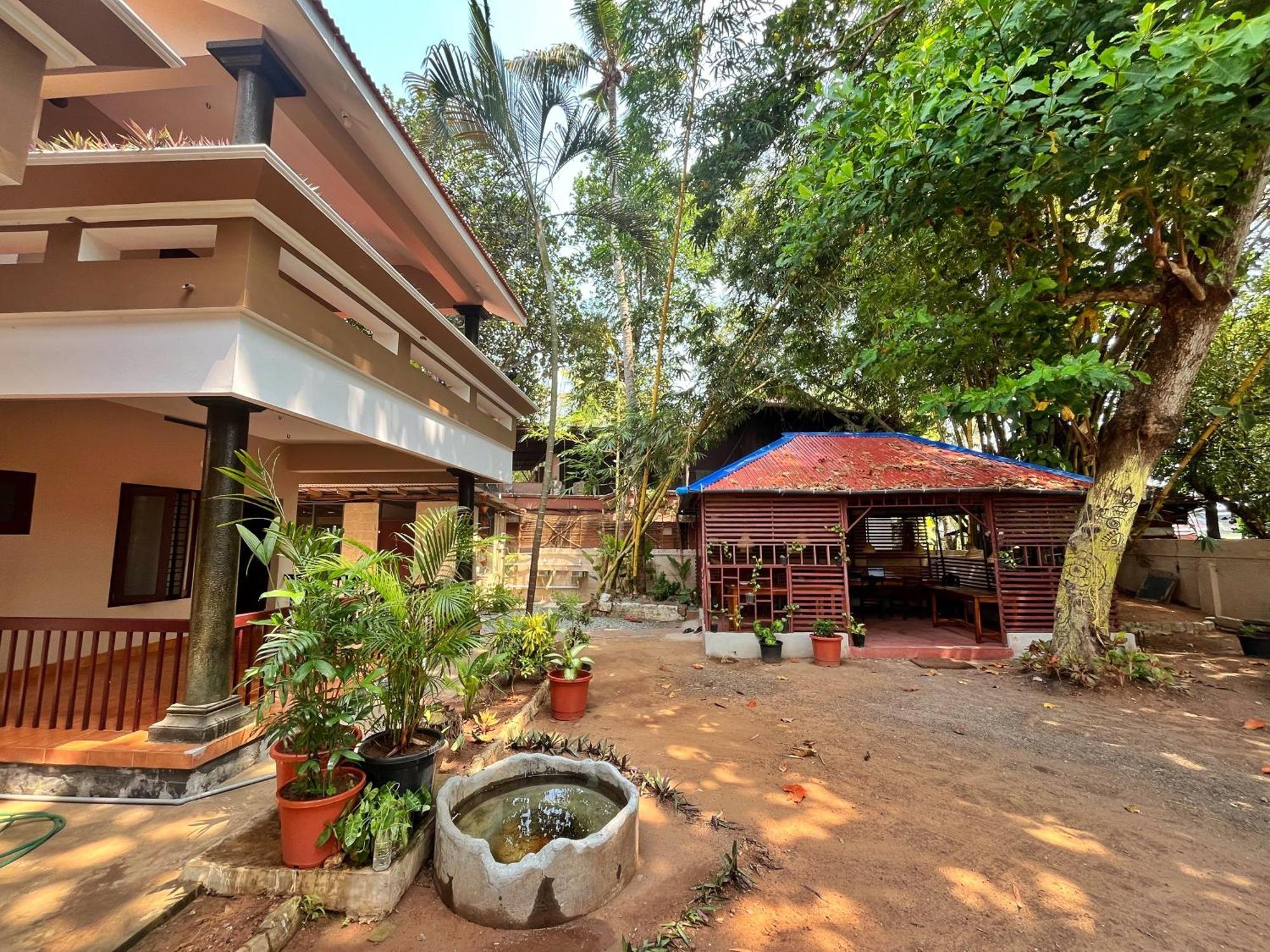 Bava Beach Resort & Retreat Center Varkala Exteriör bild